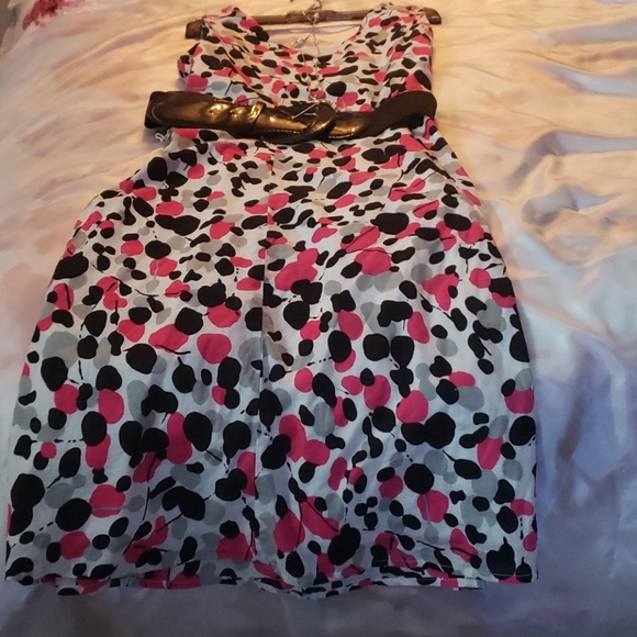 Dress - Picture 4 of 14